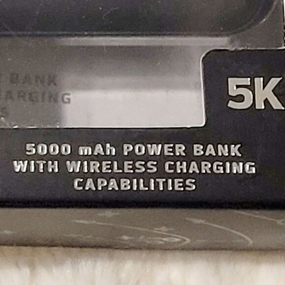 NFL Chicago Bears Wireless Charging Power Bank 5K mAh 10 Watt Suction Cups New - Picture 3 of 10